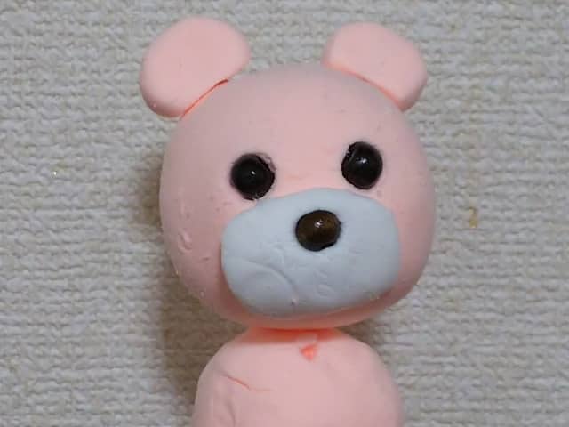 ピンクのくまのぬいぐるみ