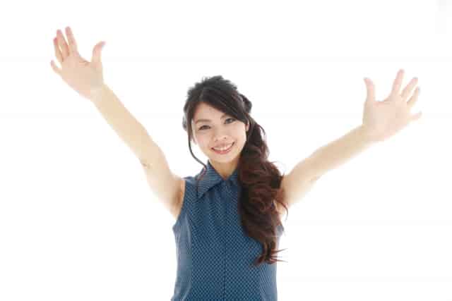 大喜びする女性